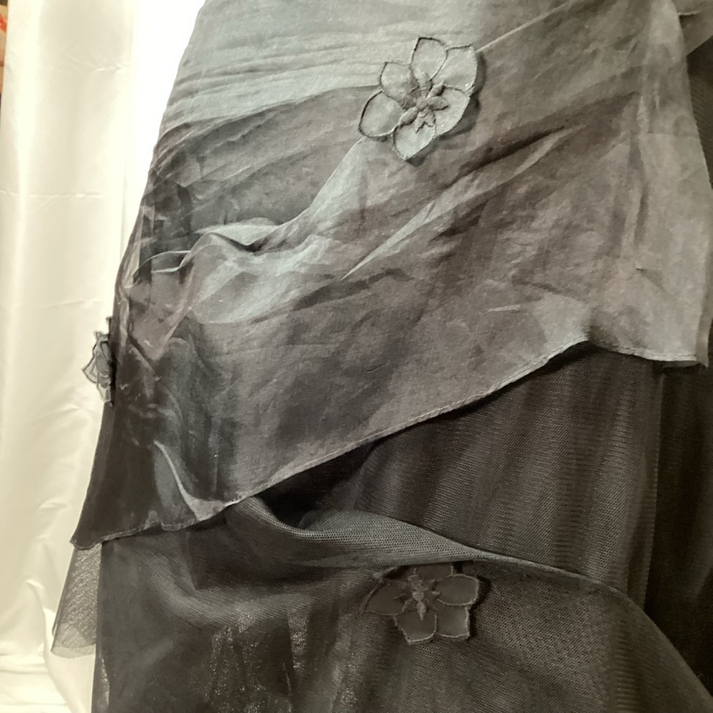 594. BCBGMaxAzria Black Asymmetrical Floral Dress Size 10 EUC - Picture 6 of 11